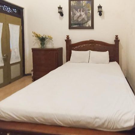 Intayu Homestay Redpartner Malang Exterior photo