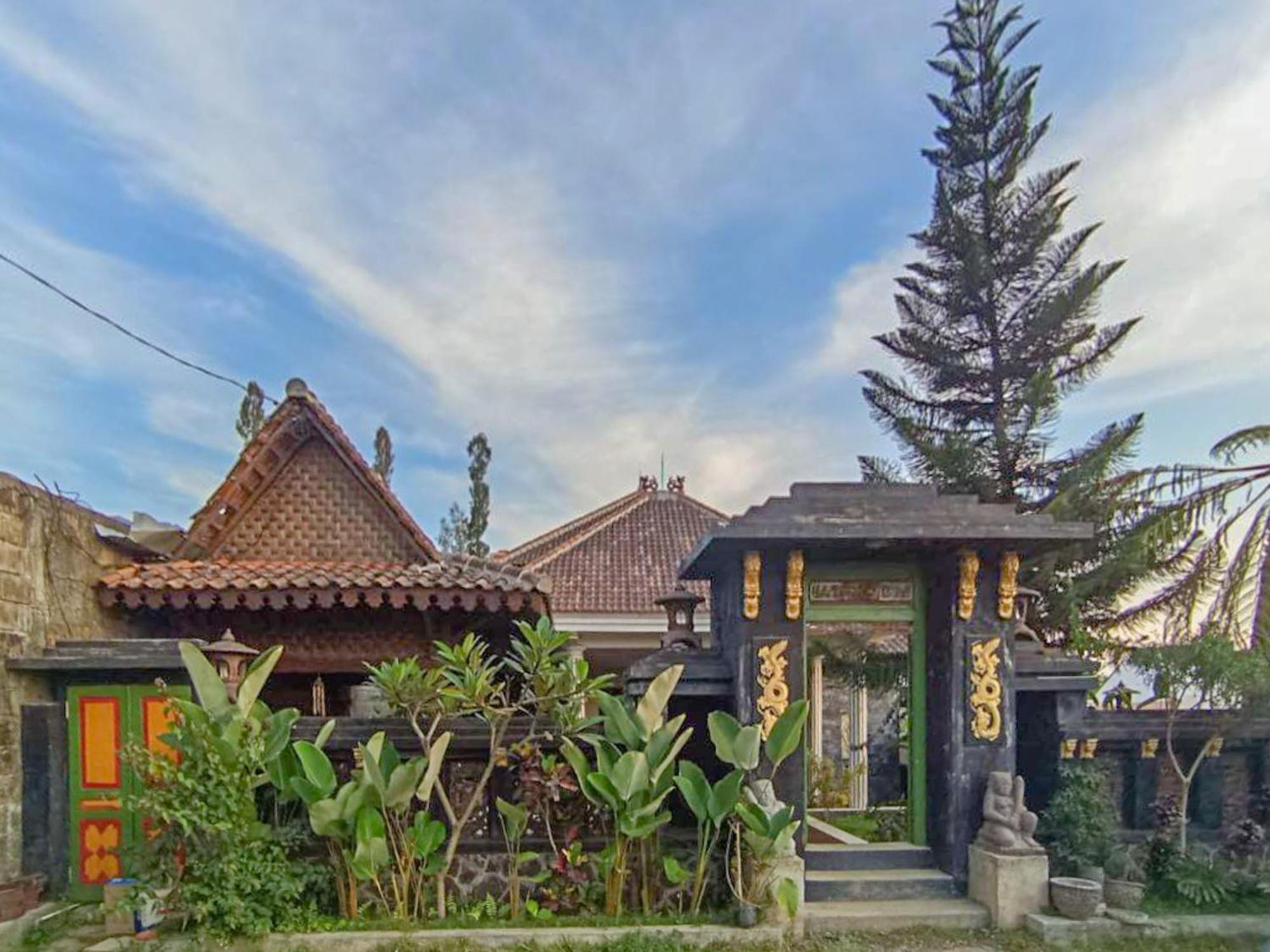 Intayu Homestay Redpartner Malang Exterior photo