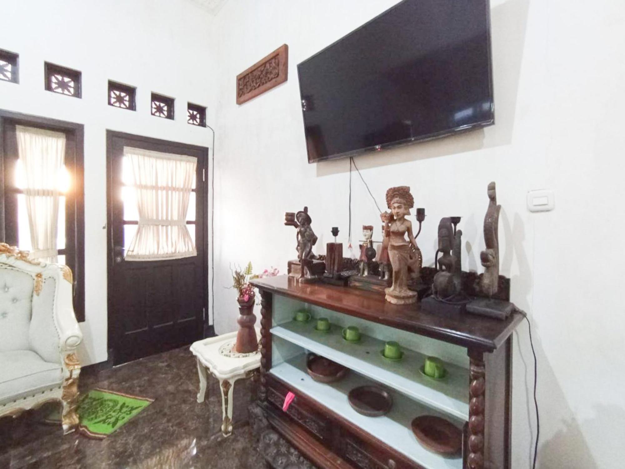 Intayu Homestay Redpartner Malang Exterior photo