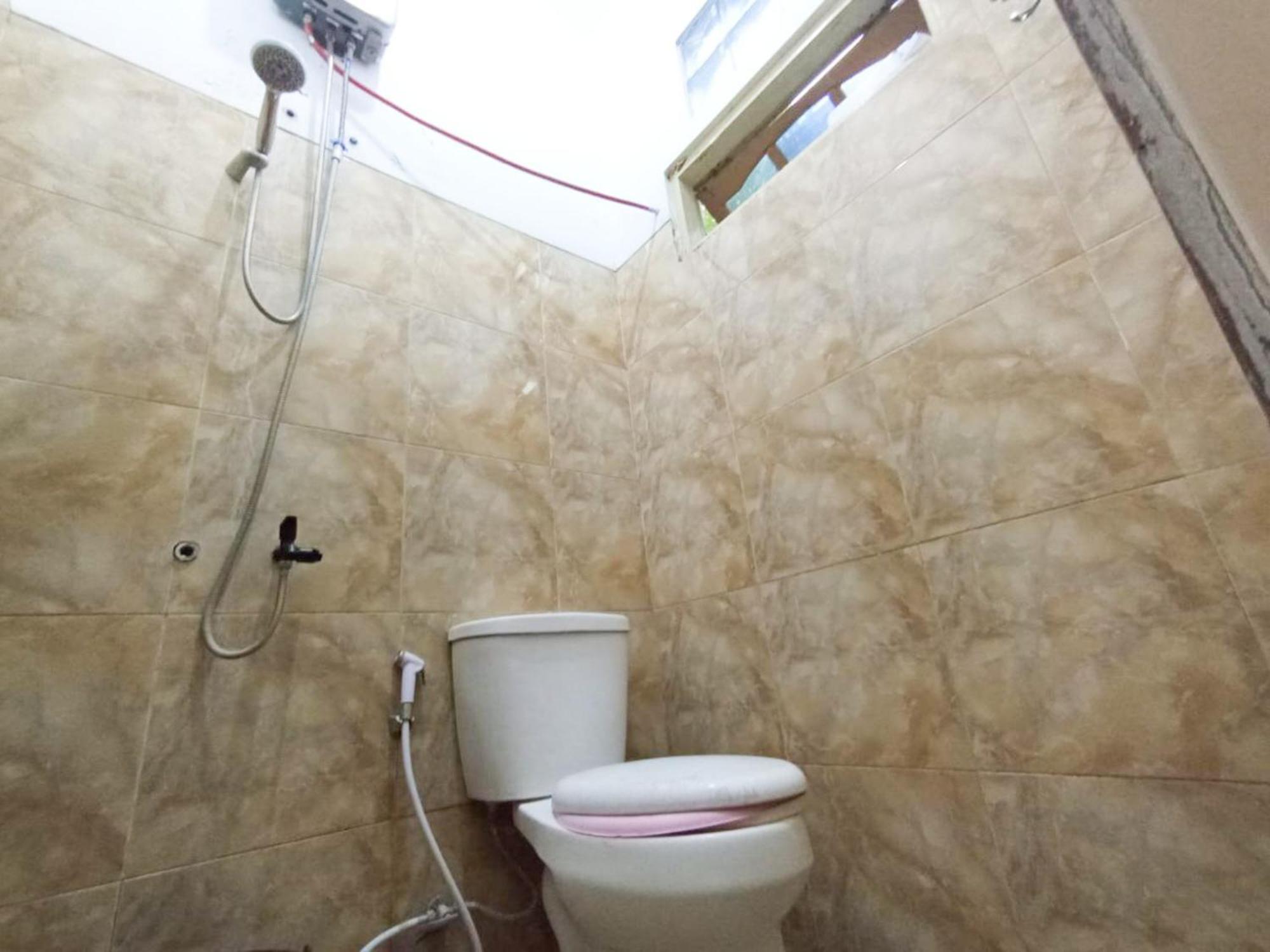 Intayu Homestay Redpartner Malang Exterior photo