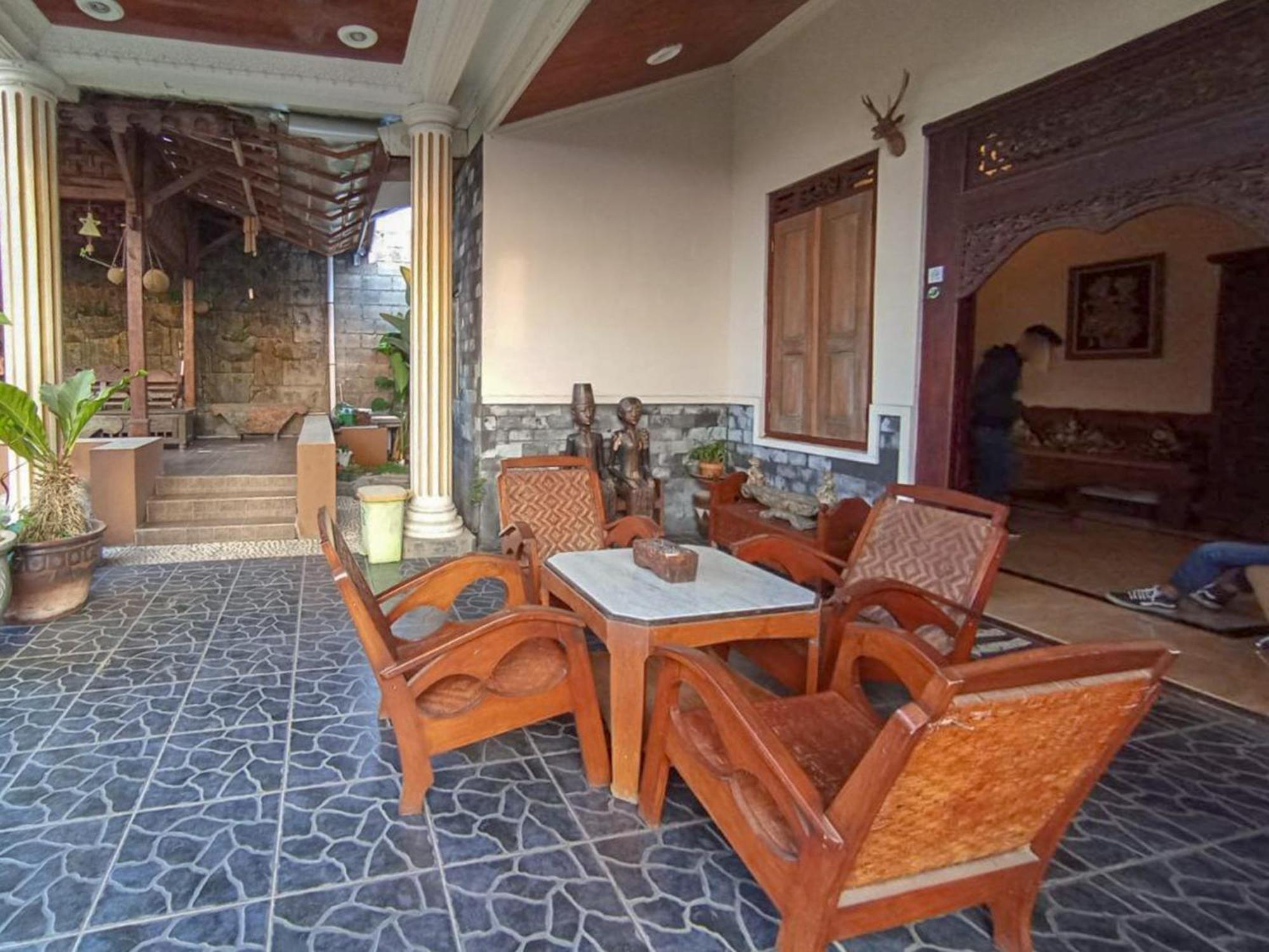Intayu Homestay Redpartner Malang Exterior photo